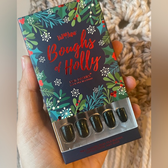 Red Aspen Nail Dashes in Boughs of Holly NEW Dark Green Glitter Press On Nails - Picture 1 of 4